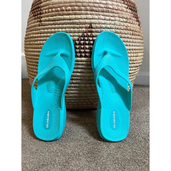 Nwot. Okabashi sandals. Size medium. - Picture 8 of 8